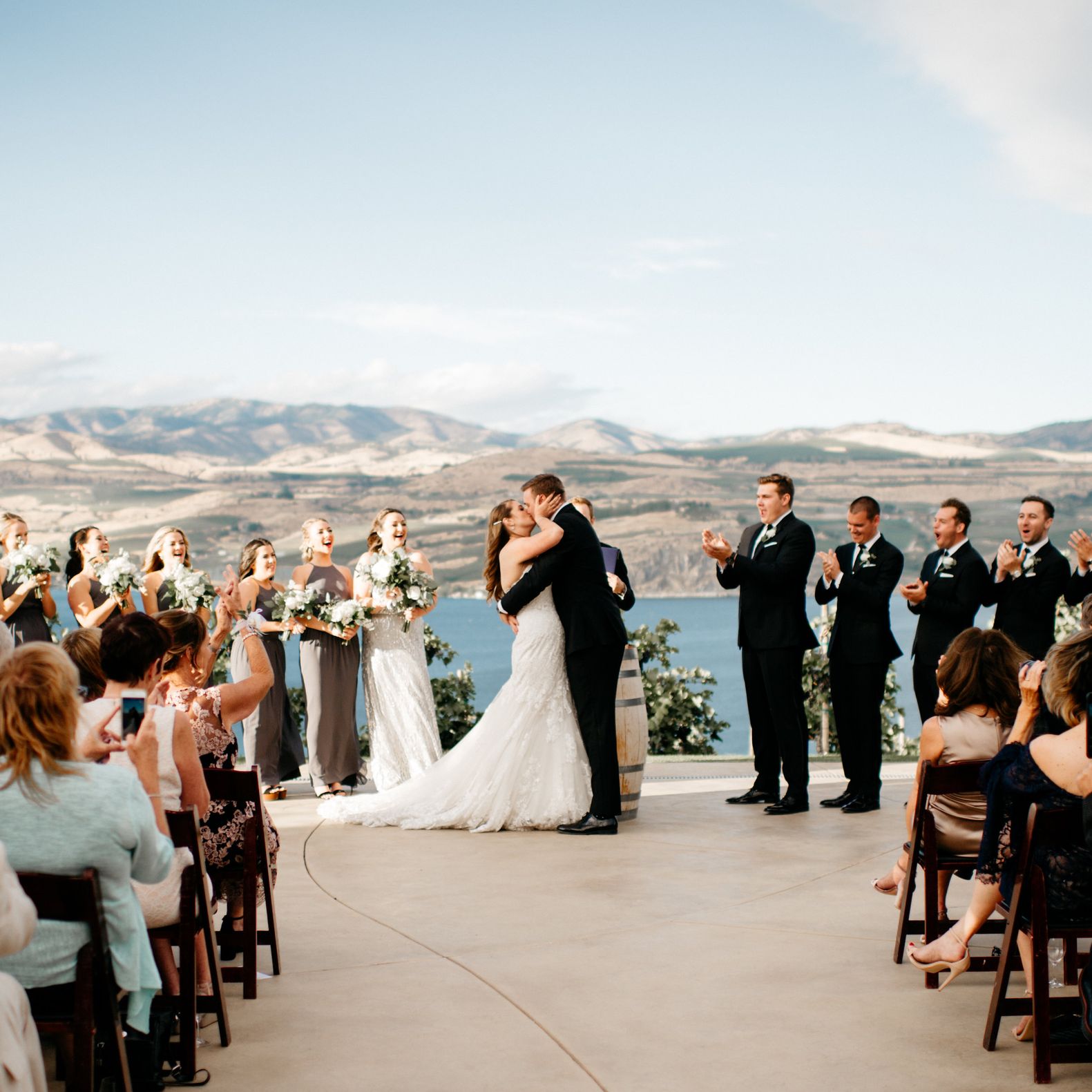 field/seattlebridemag_com_239elwb01_blackmesh_com/2021/image/TonieChristinePhotography.Shea+LindseyWedding-550.jpg