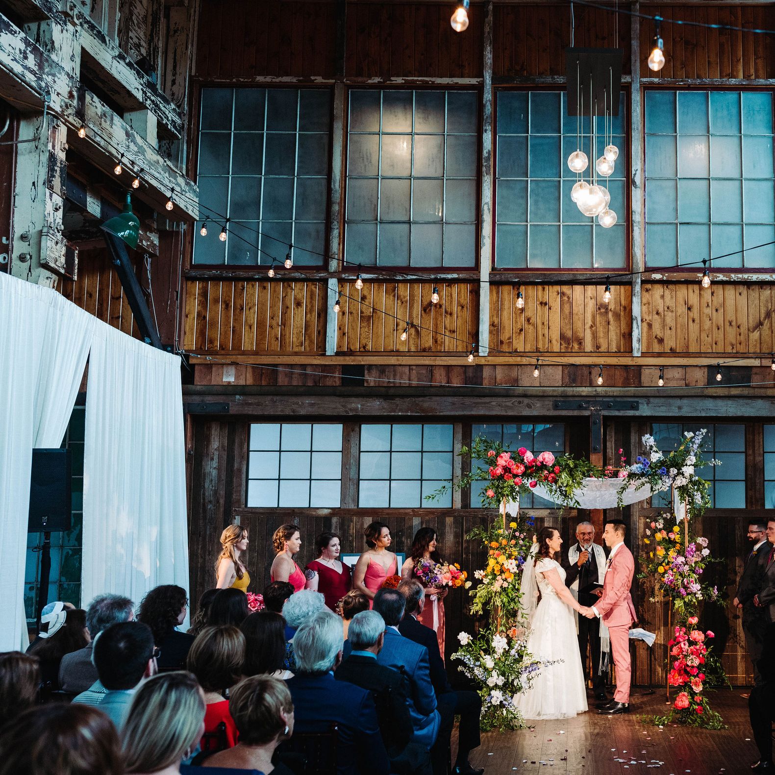 field/seattlebridemag_com_239elwb01_blackmesh_com/2022/image/victoriadan-1421.jpg