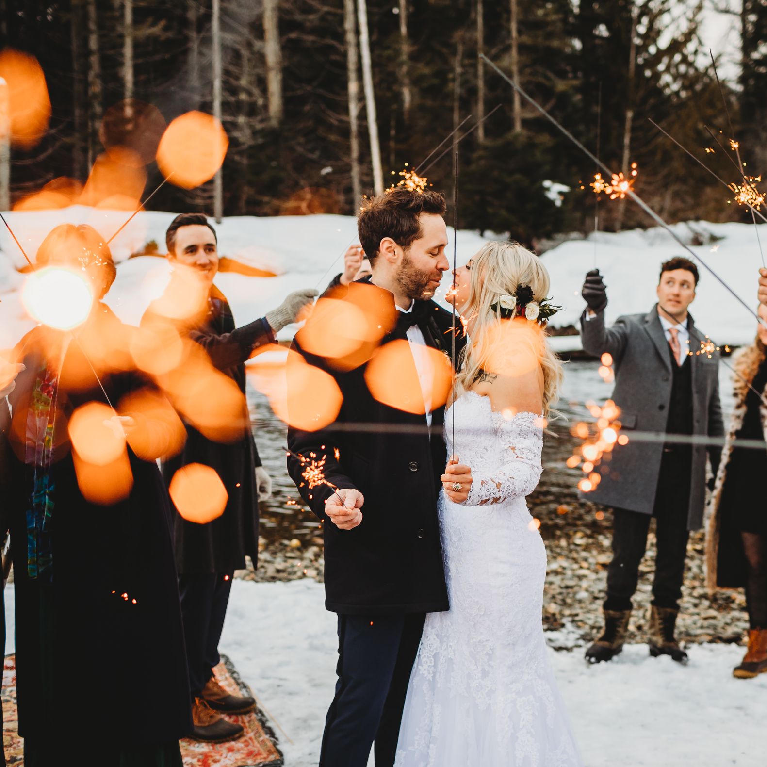 field/seattlebridemag_com_239elwb01_blackmesh_com/2022/image/Wedding-834.jpg