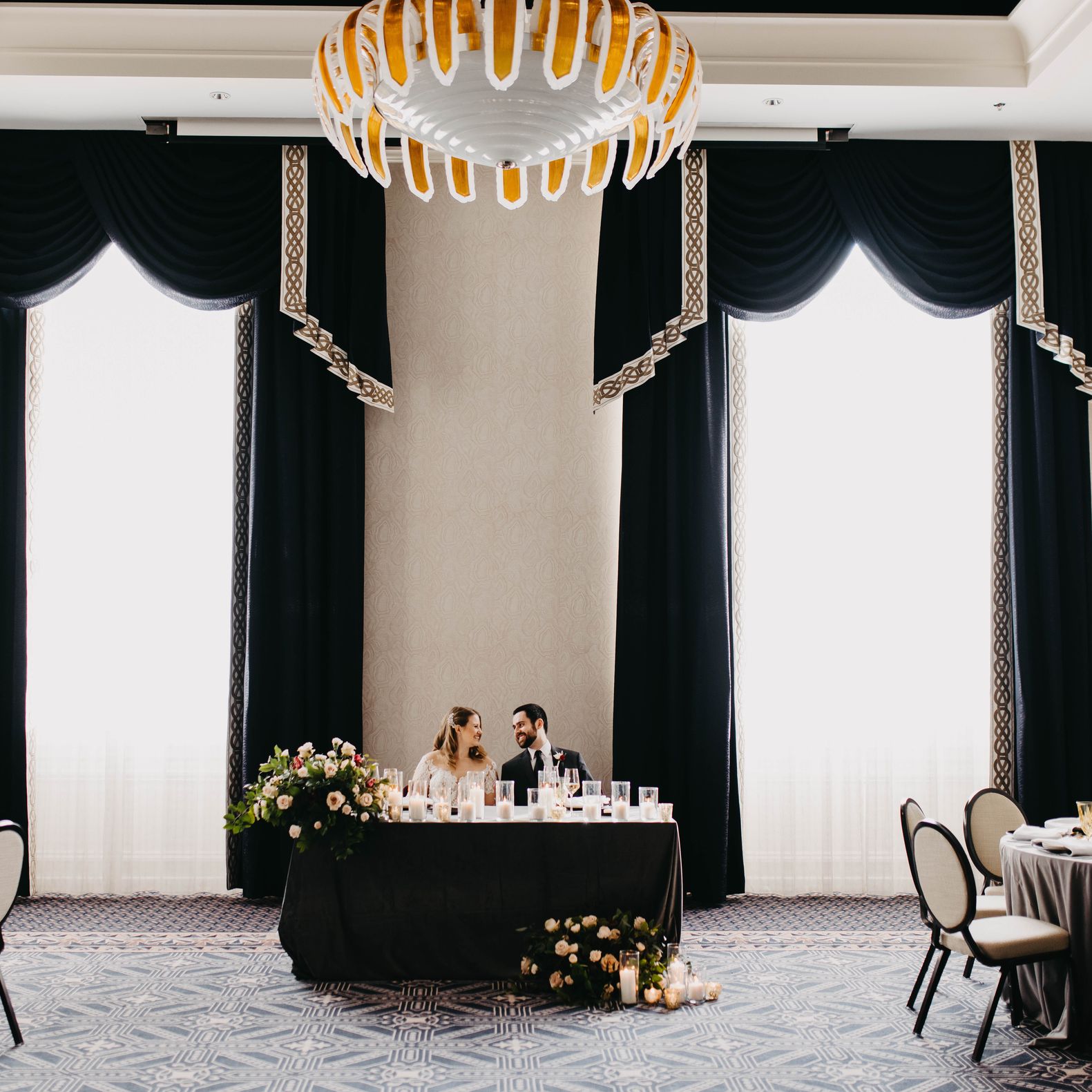 field/seattlebridemag_com_239elwb01_blackmesh_com/2022/image/2Y4A8808.jpg