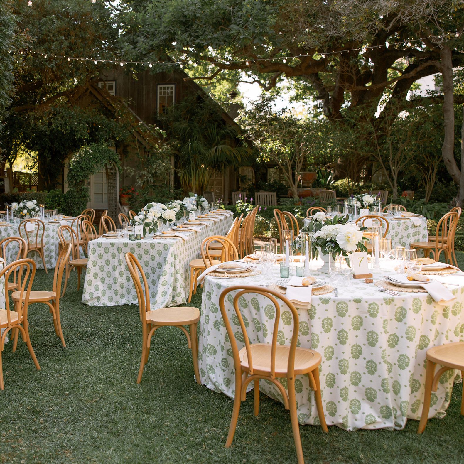 Outdoor reception scene at Simpson House Inn