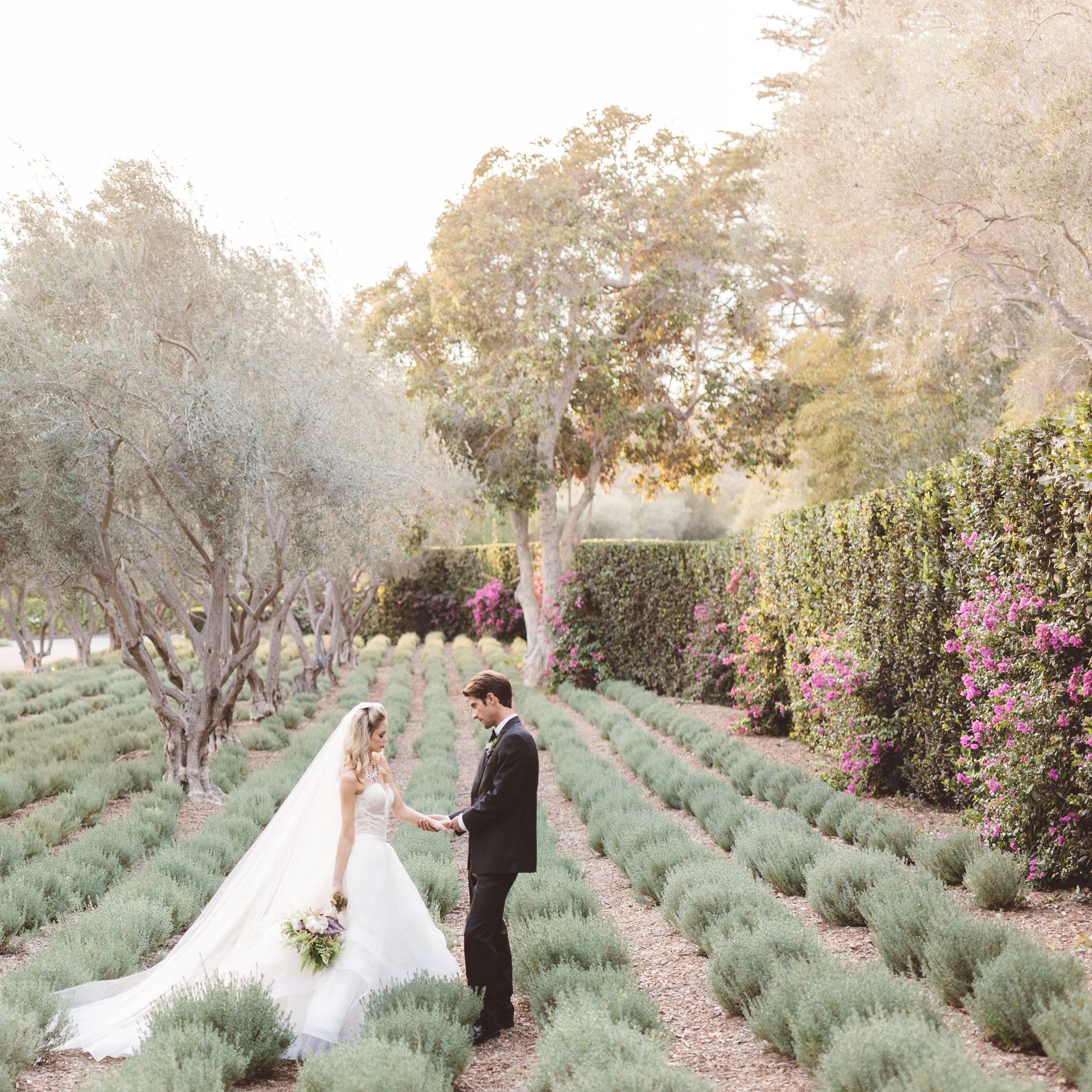 field/sandbox_californiaweddingday_com_239elwb01_blackmesh_com/2018/image/Anna Delores Photography_Spring 2016_SB Life & Style Magazine-2387.jpg