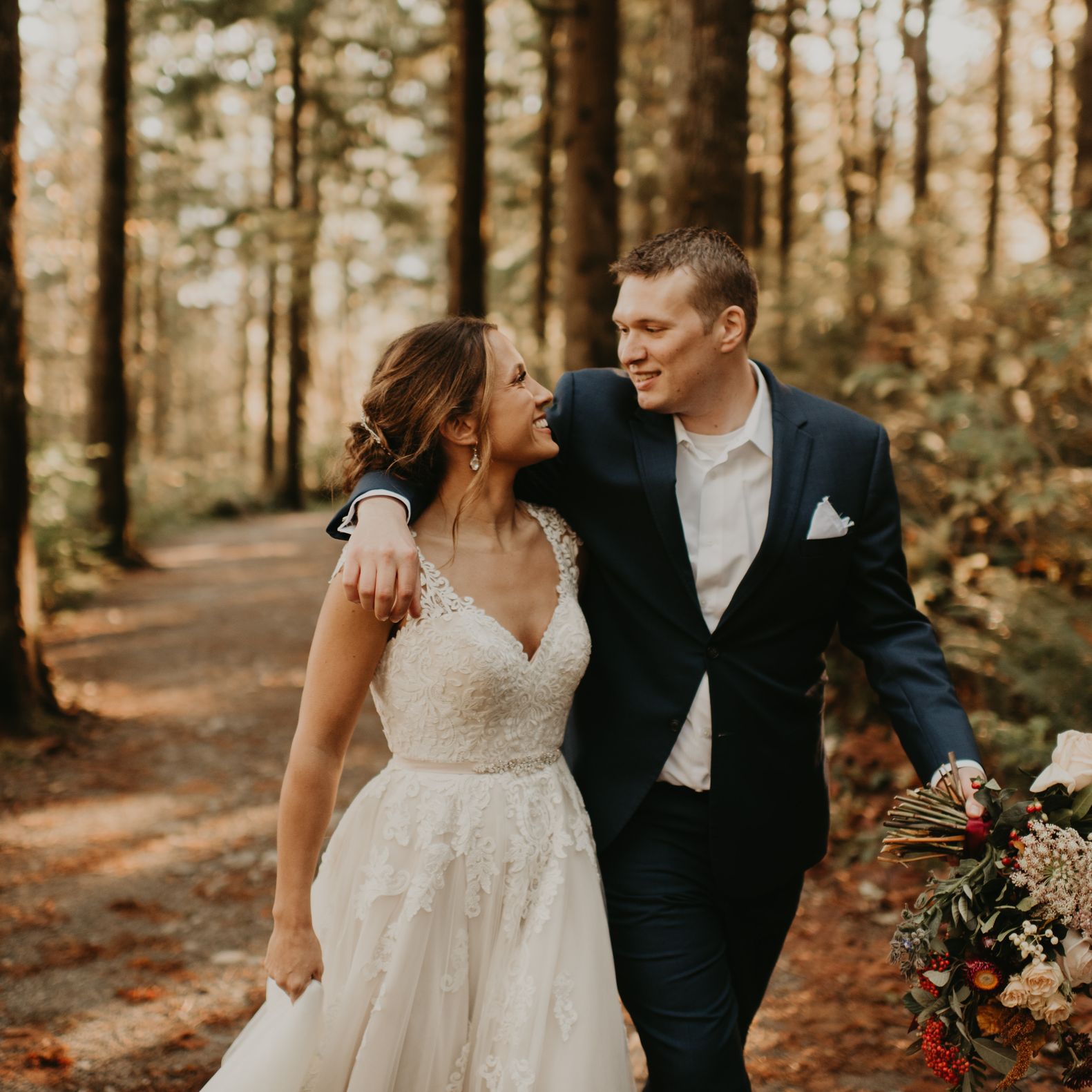 field/seattlebridemag_com_239elwb01_blackmesh_com/2019/image/Madison + Keegan Elopement - Monroe, WA - Kamra Fuller Photography-475.jpg
