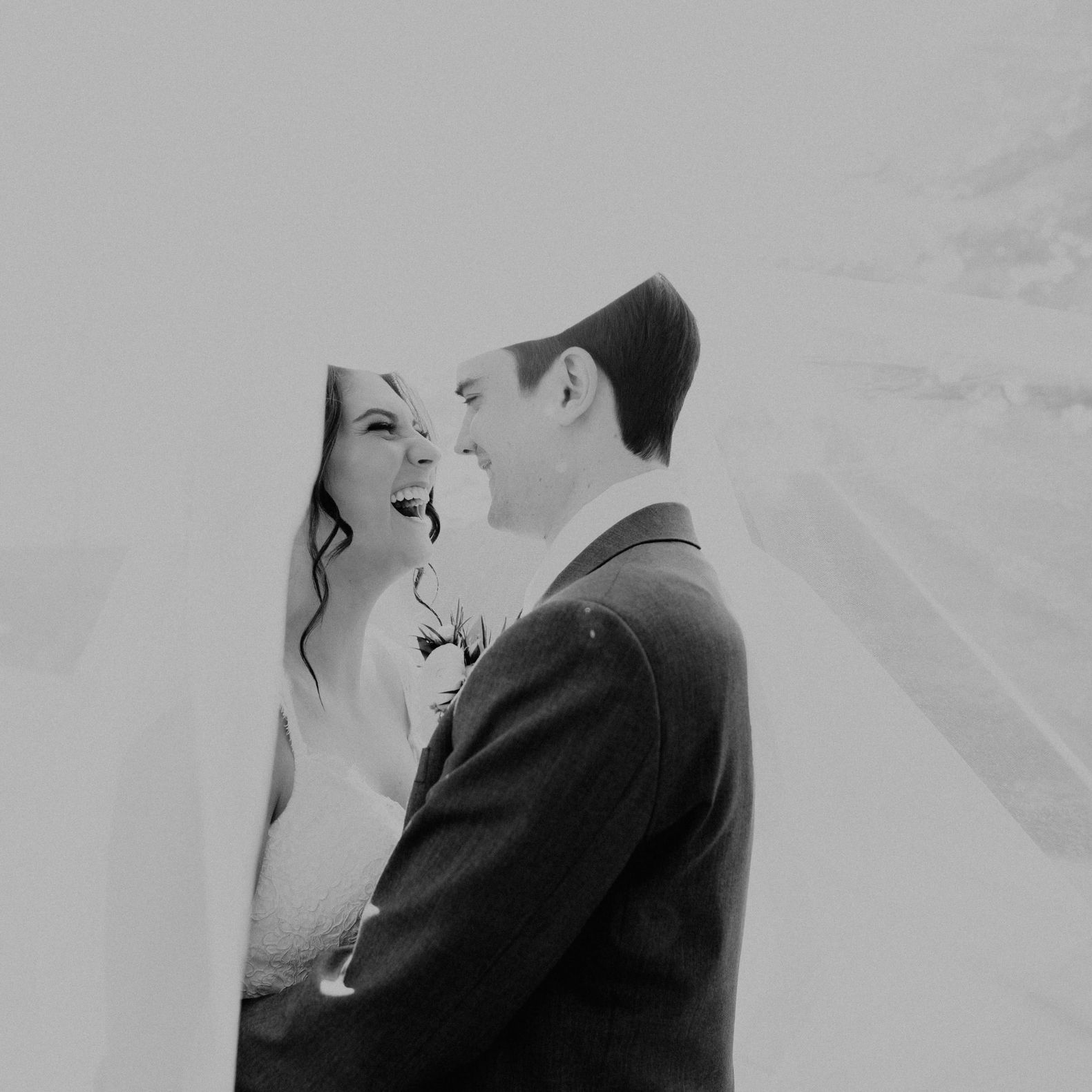 field/seattlebridemag_com_239elwb01_blackmesh_com/2019/image/KL_0226.jpg