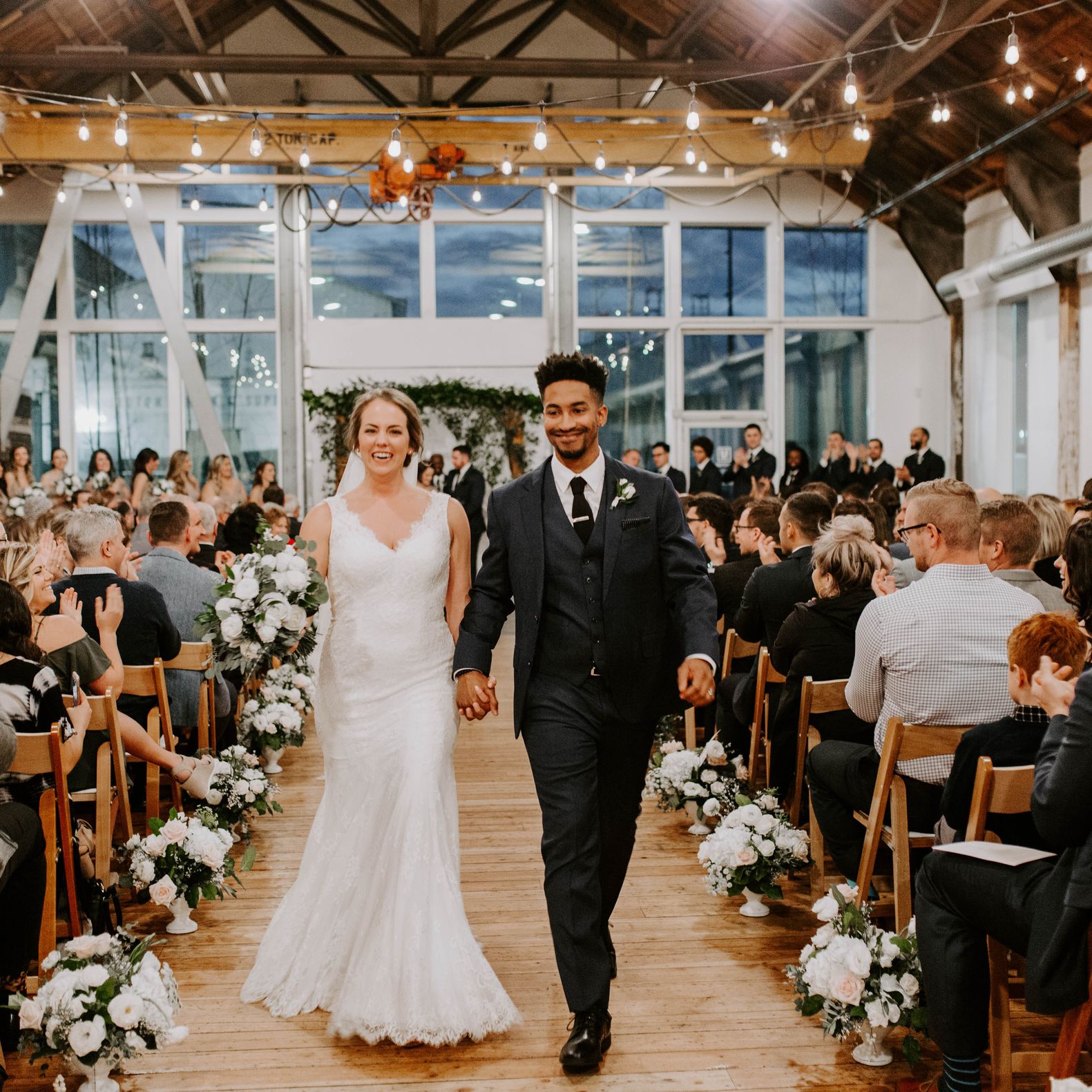 field/seattlebridemag_com_239elwb01_blackmesh_com/2019/image/936A2115.jpg