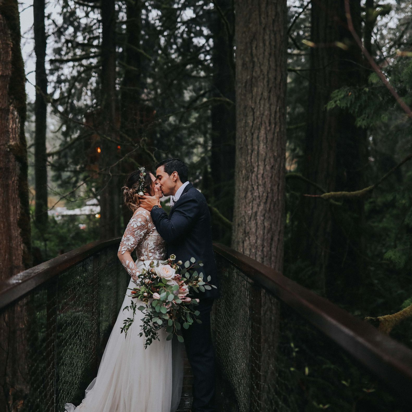 field/seattlebridemag_com_239elwb01_blackmesh_com/2019/image/C86A0421.jpg