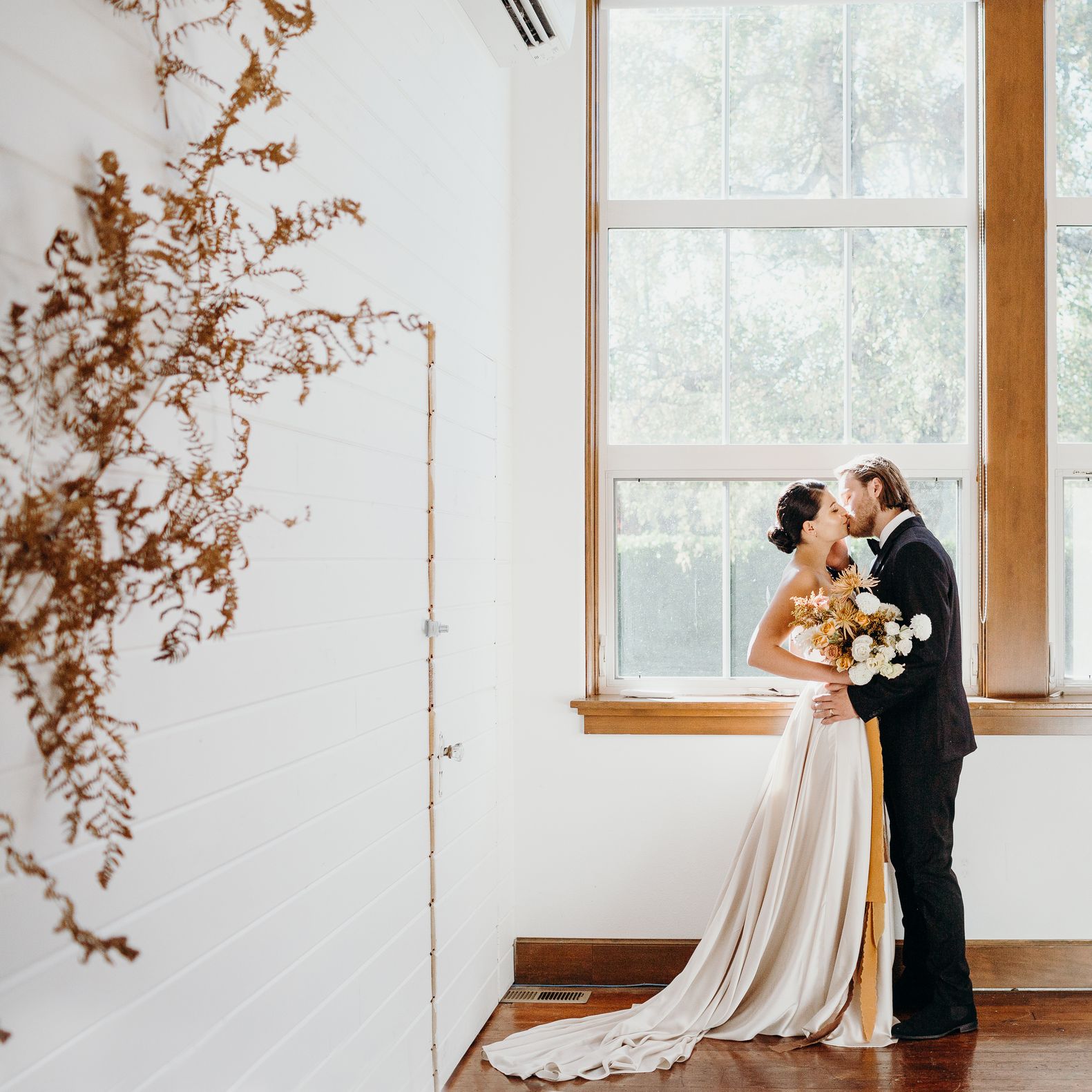 field/orbridemag_com_239elwb01_blackmesh_com/2019/image/Styled-Shoot-4665.jpg