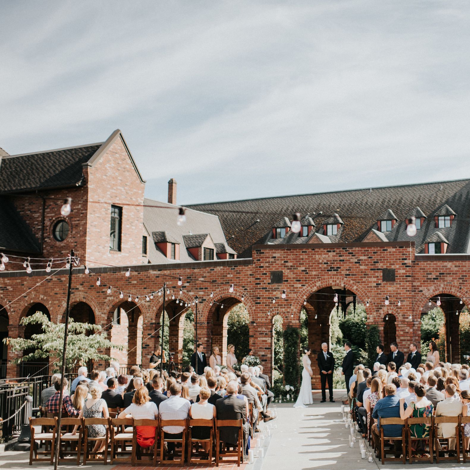 field/seattlebridemag_com_239elwb01_blackmesh_com/2019/image/Hannah_Will-626.jpg