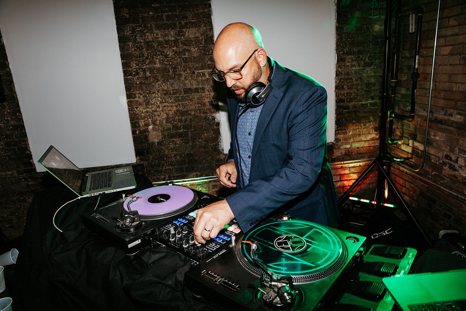 2023-06/Dudley on turntables.jpg