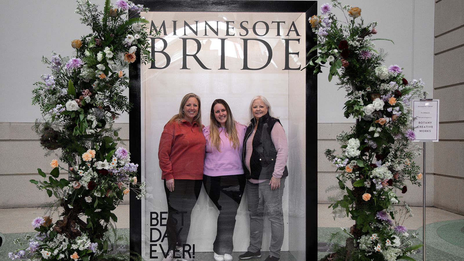 2025-02/MN Wedding Show - Dan Riggs Summit Hill Studios2SH_0272.jpg
