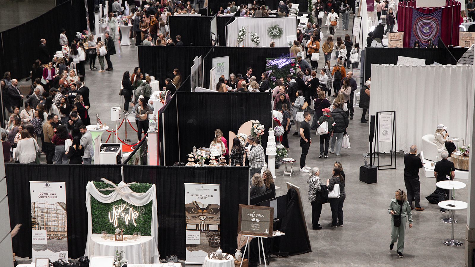 2025-02/MN Wedding Show - Dan Riggs Summit Hill Studios2SH_0220.jpg