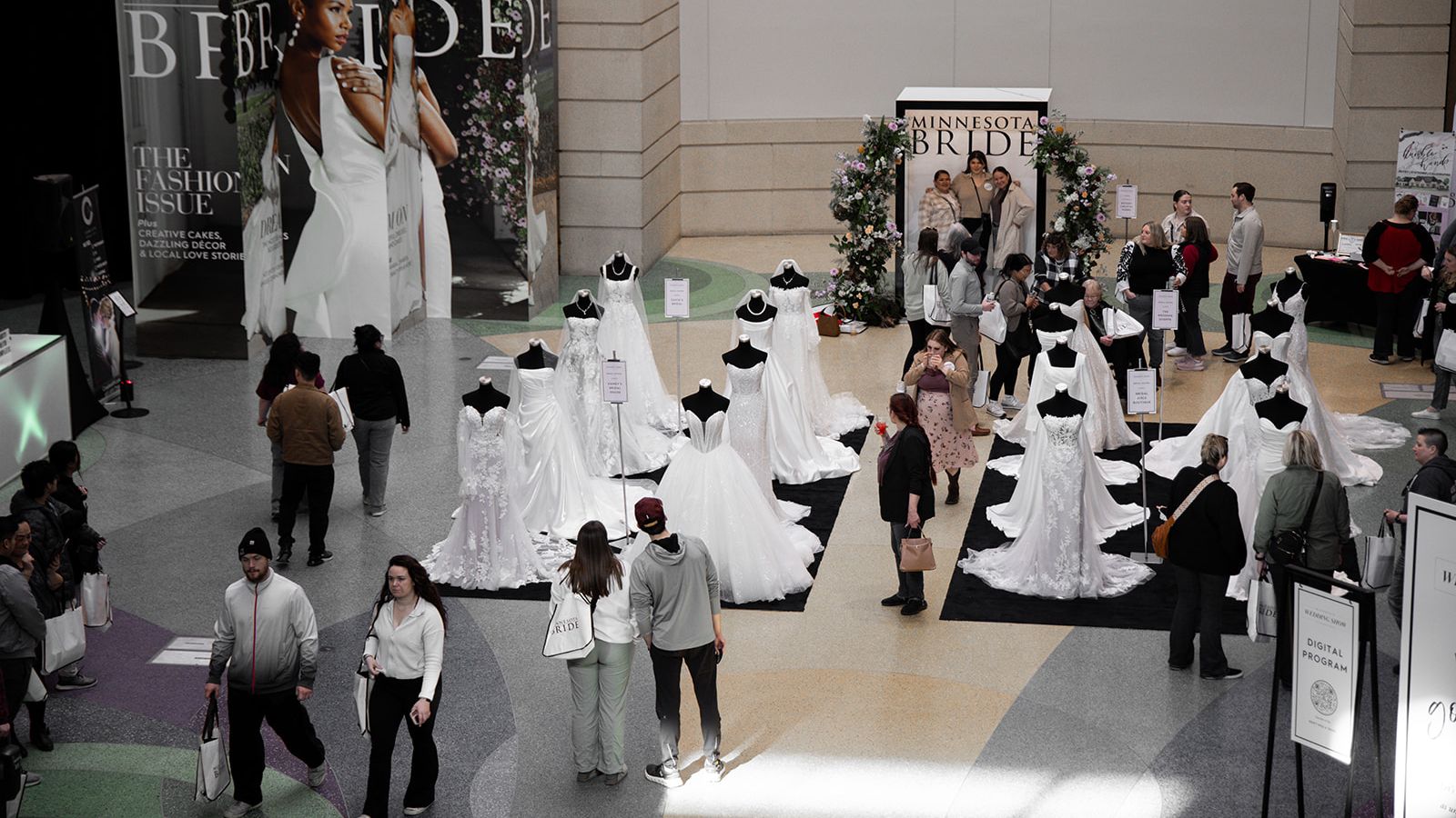 2025-02/MN Wedding Show - Dan Riggs Summit Hill Studios2SH_0235.jpg