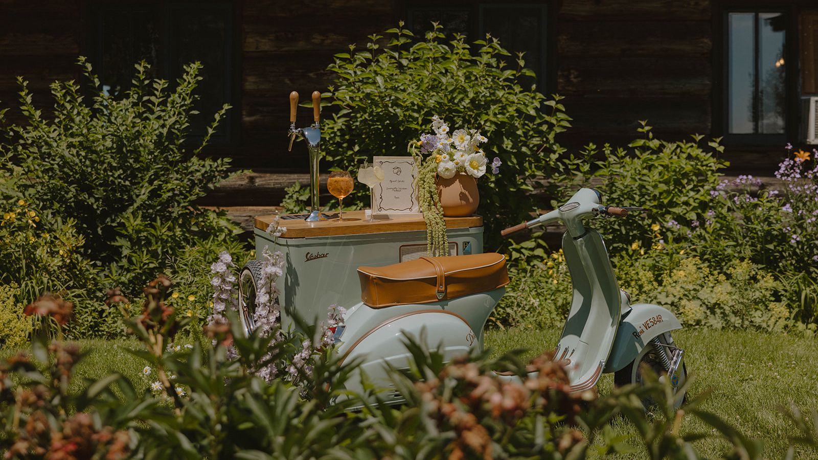 2025-06/Stouts_Island_Lodge_Summer_Wedding_Madison_Dahlquist-20_websize.jpg