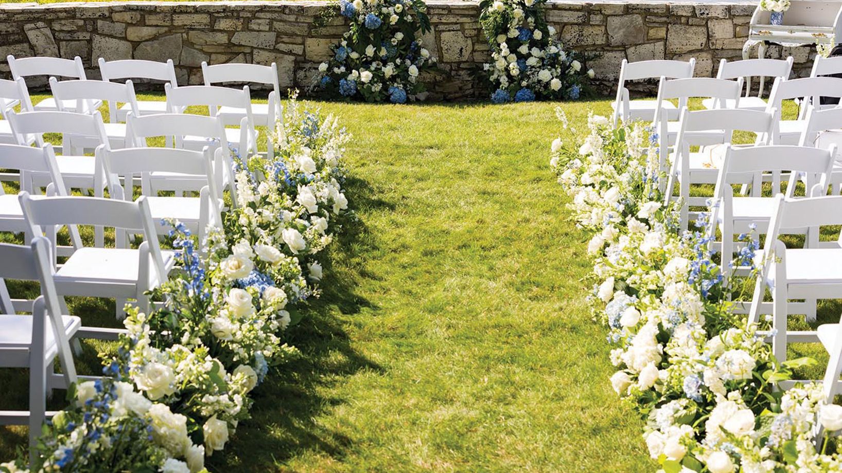 2023-12/Alpine Resort-Waterfront Bay Lawn-Ceremony site1.jpg