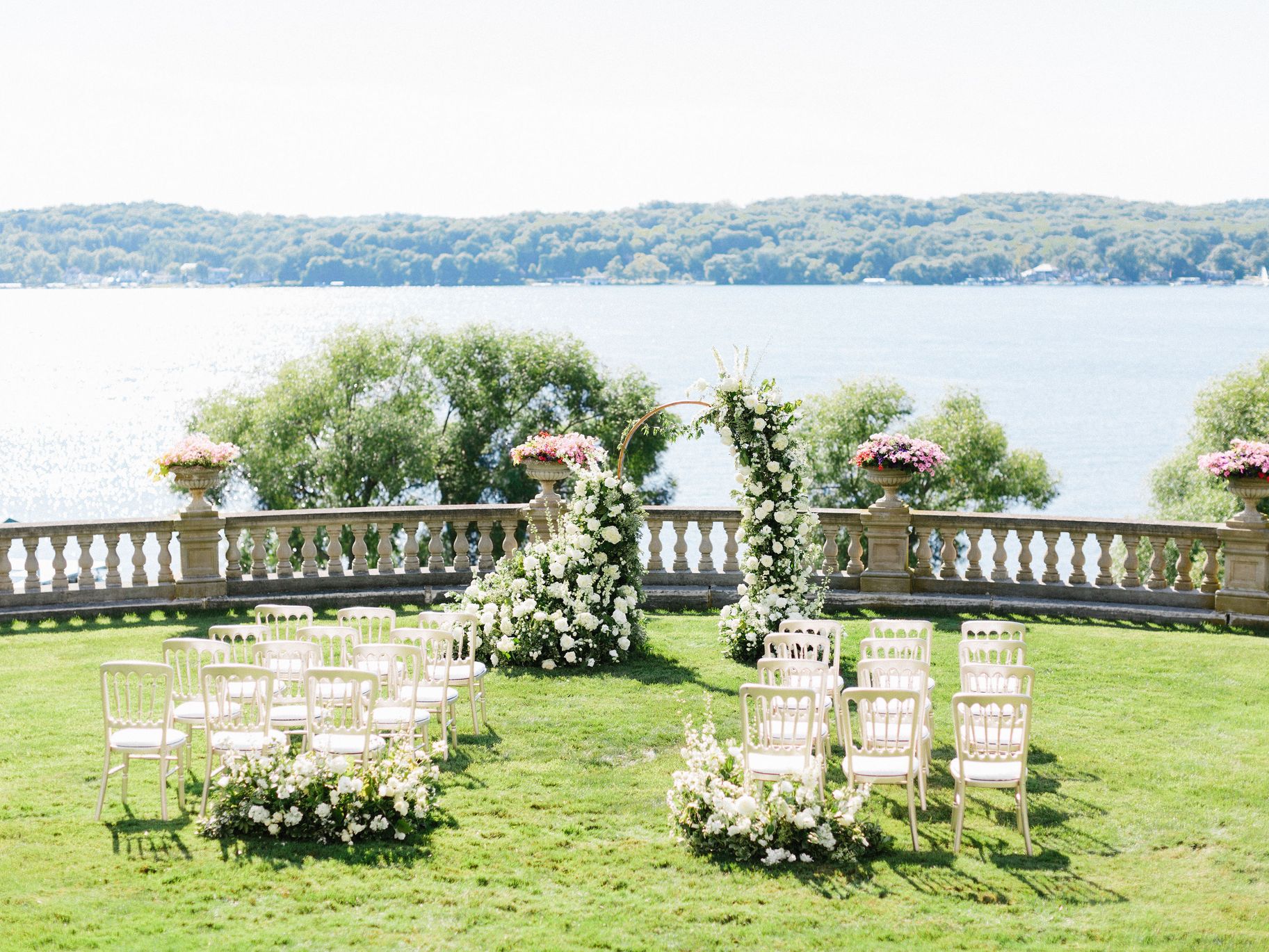 2025-11/stonemanorWIBride-122.jpg