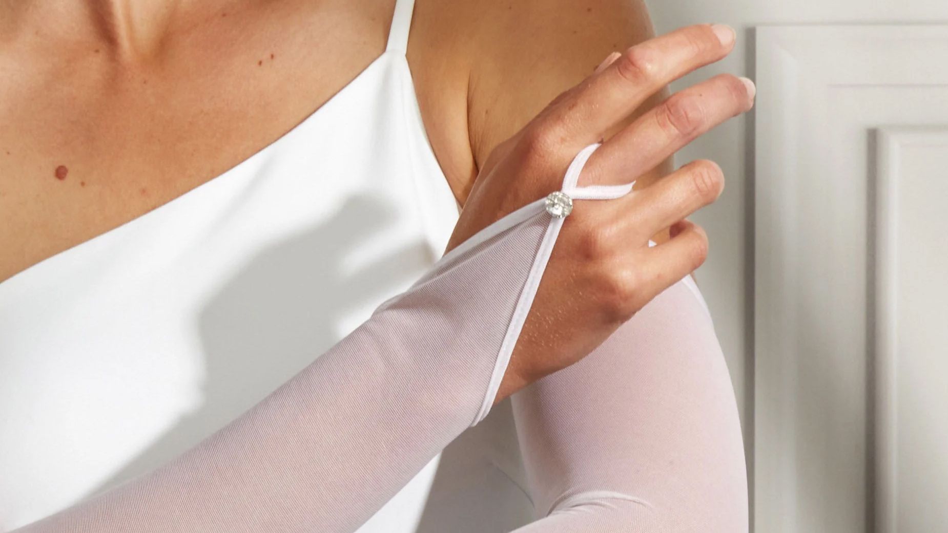 2025-02/Gloves.jpg