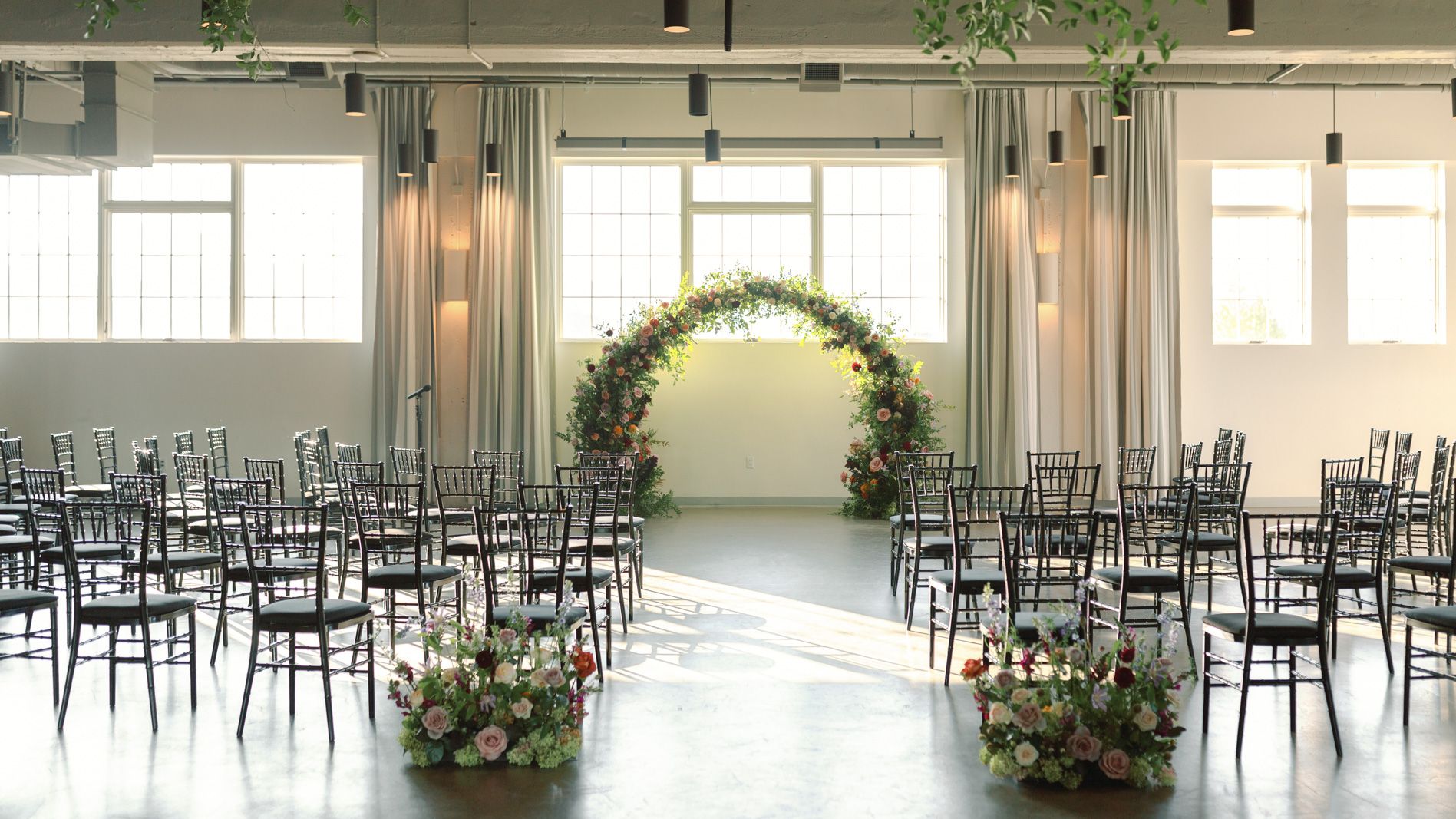 2023-08/eastside-exchange-ballroom-wedding-portland-oregon-210-2_0.jpg
