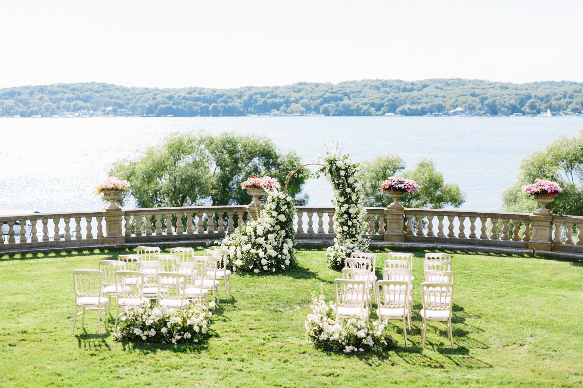 2025-11/stonemanorWIBride-122.jpg