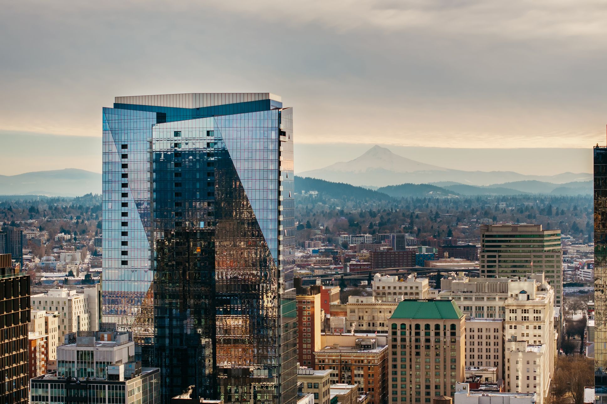 2026-05/ritzcarlton_portland_exterior-1_compressed_0.jpg