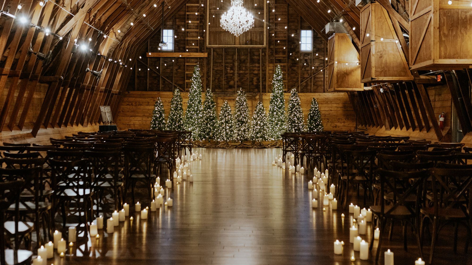 2025-10/TheBarnatBenningtonMagicalWinterWedding-TheTenopirs-TrinJensenPhotography-371.jpg