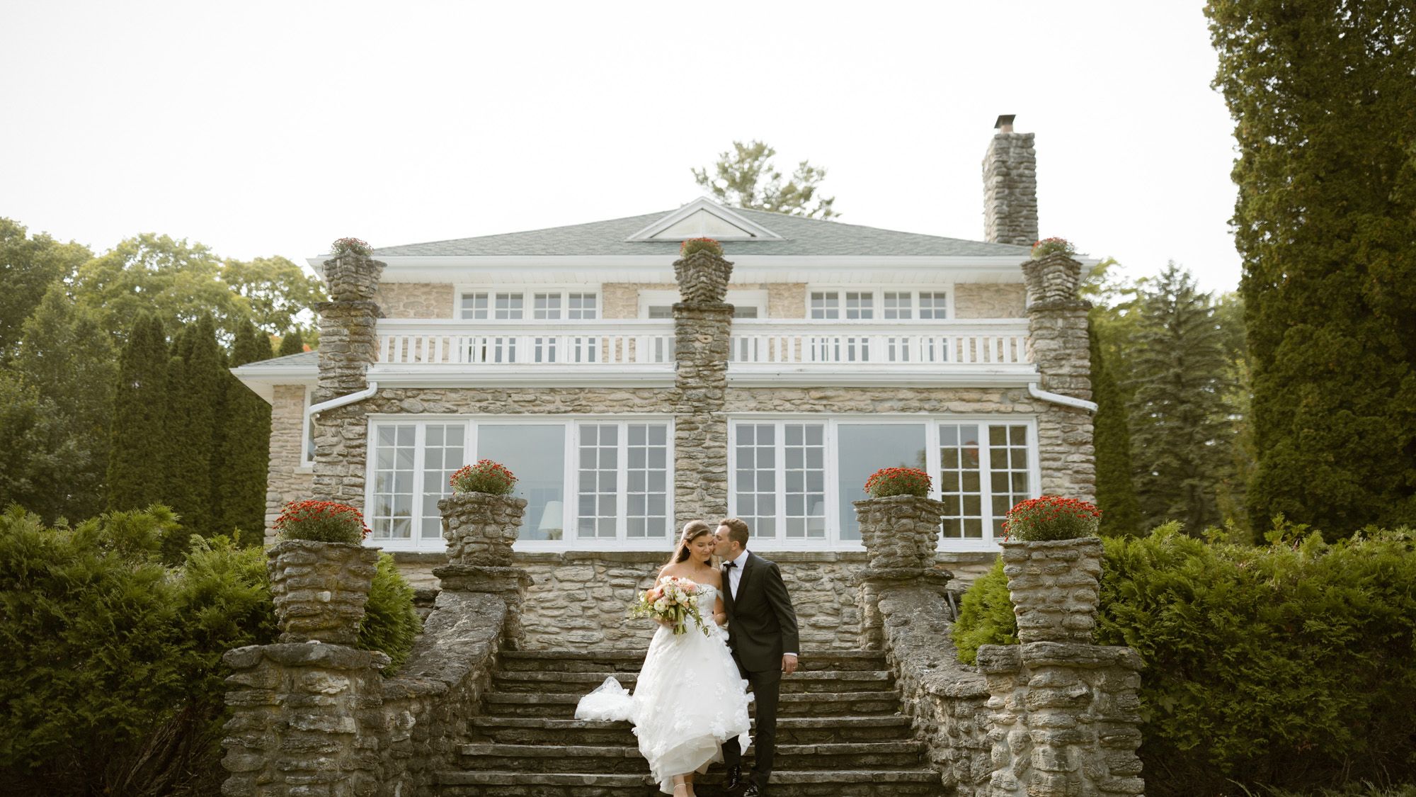 2026-08/Tom & Clare WI Bride10.jpg