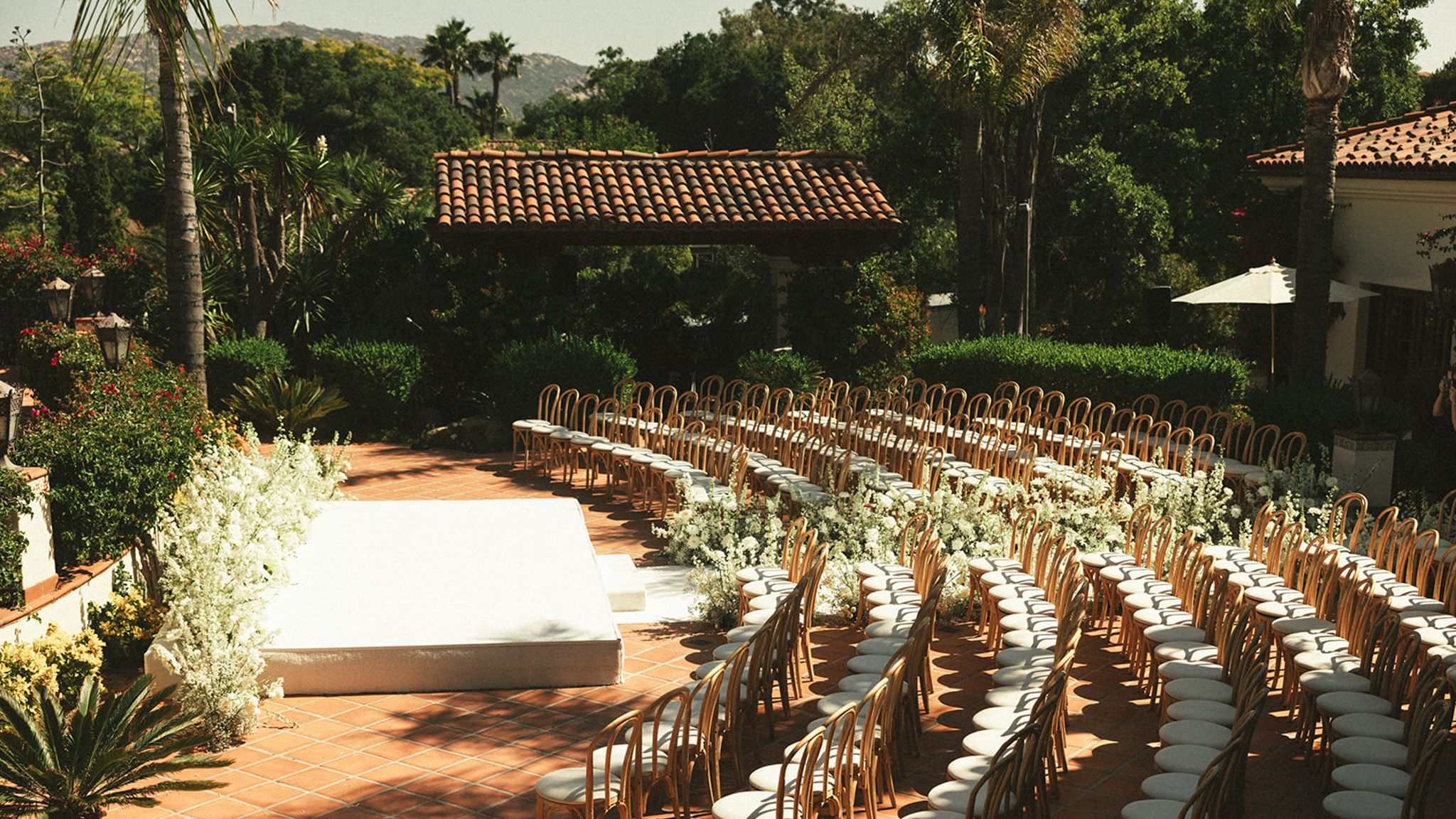 2023-09/los-angeles-hummingbird-nest-ranch-wedding-modern-documentary-california-hannah-rosser-photography-78.jpg