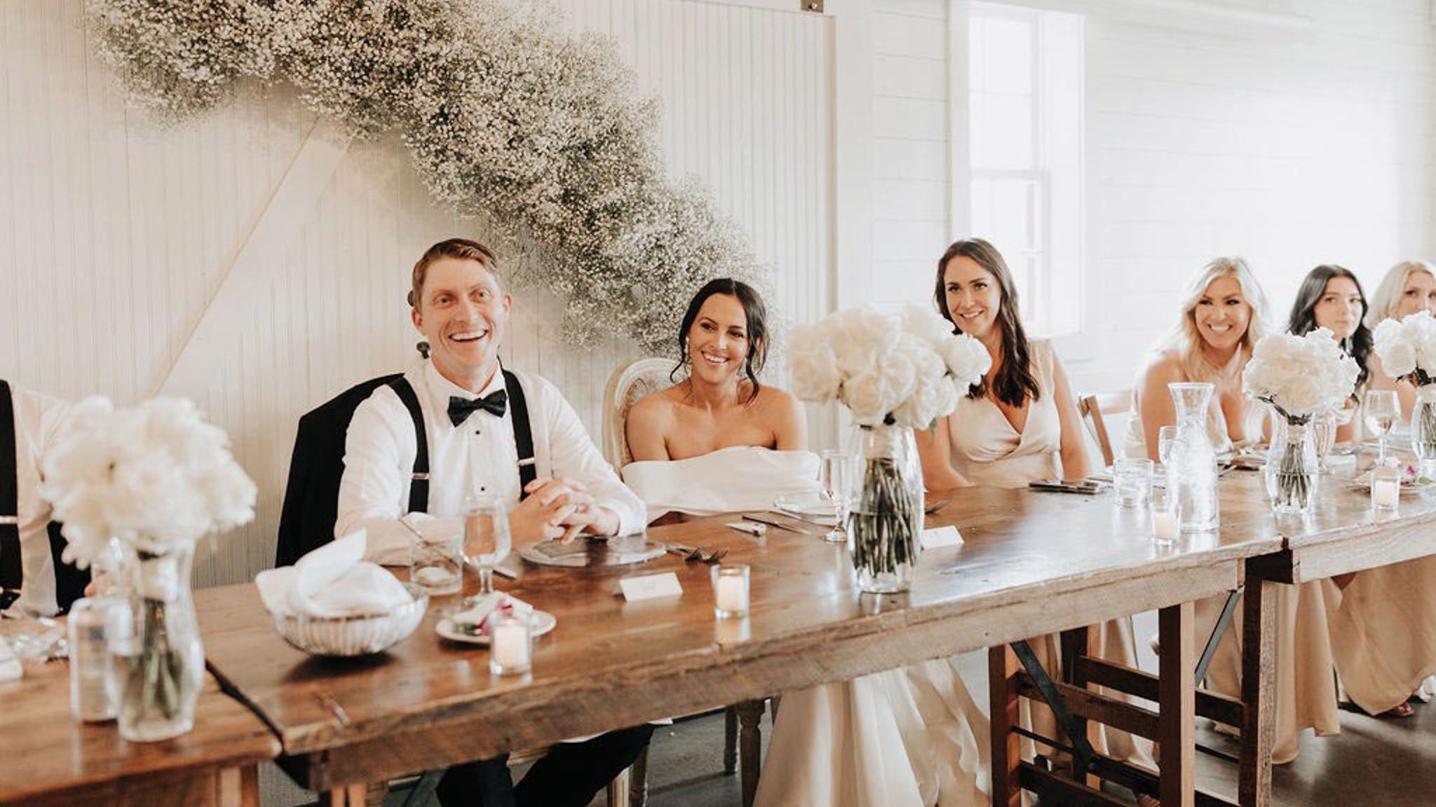 2023-11/bride-and-groom-wedding-reception.jpg