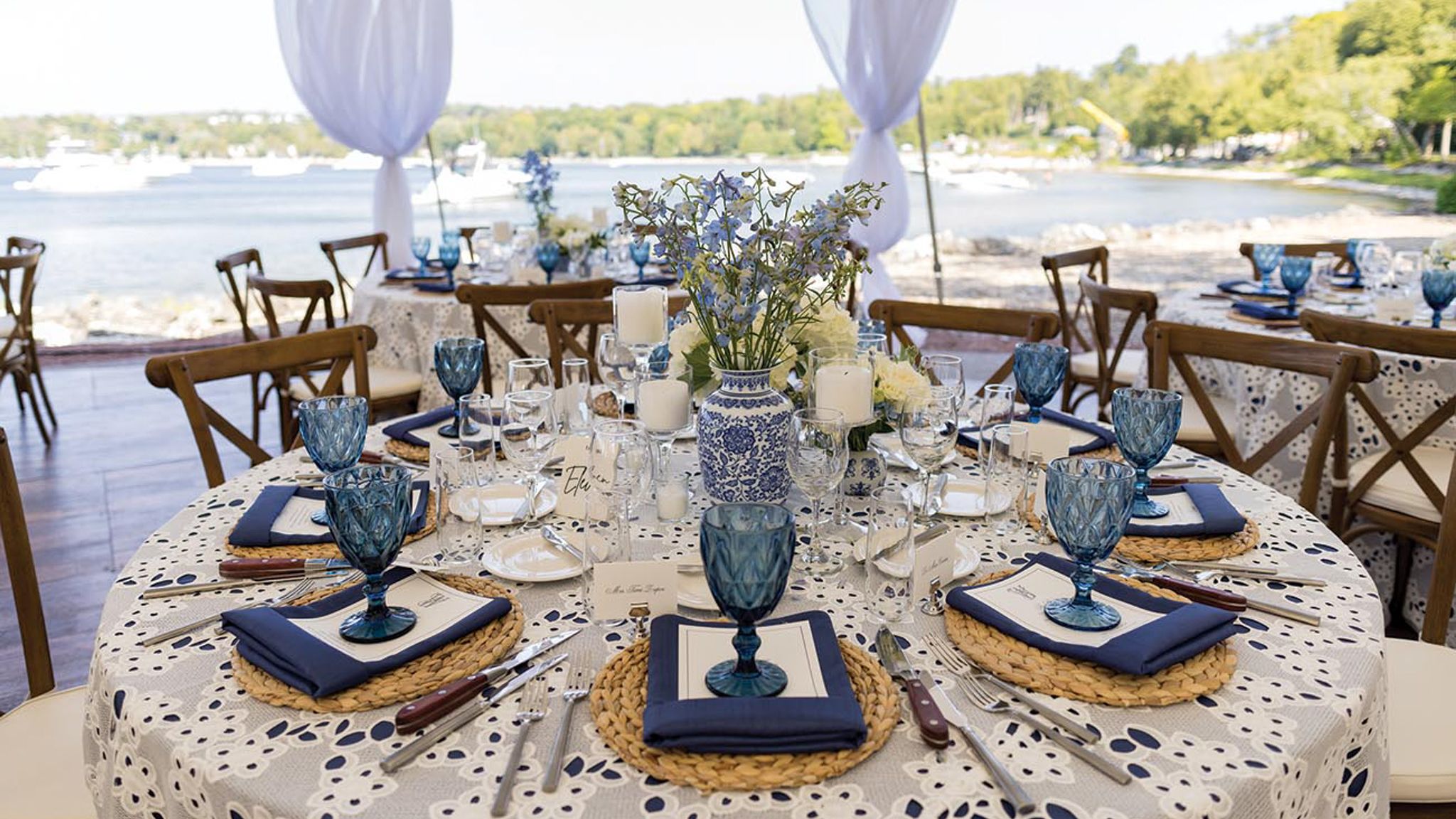 2023-12/Alpine Resort-Waterfront Wedding Tent2.jpg