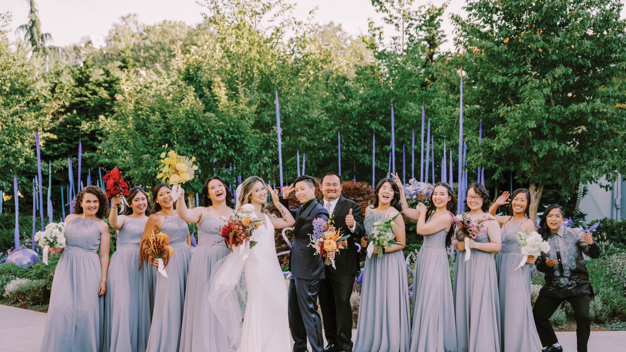 2024-01/chihuly-garden-and-glass-weddings-ashli-and-tiffany-groups-01241.jpg