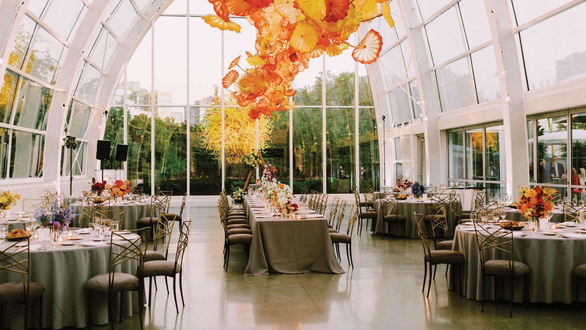 2024-01/chihuly-garden-and-glass-weddings-ashli-and-tiffany-details-01687.jpg