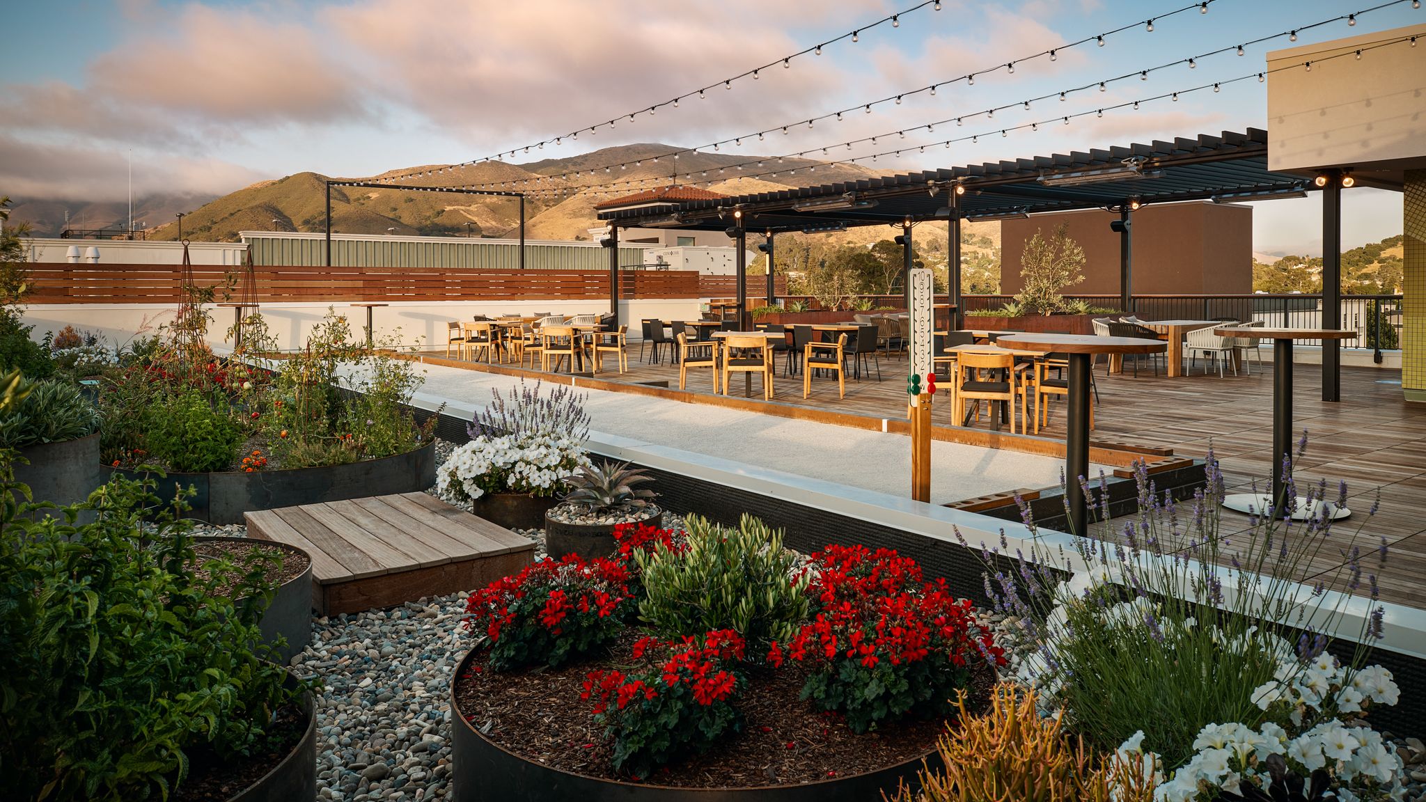 2024-02/HotelSLO_HighBar03.jpg