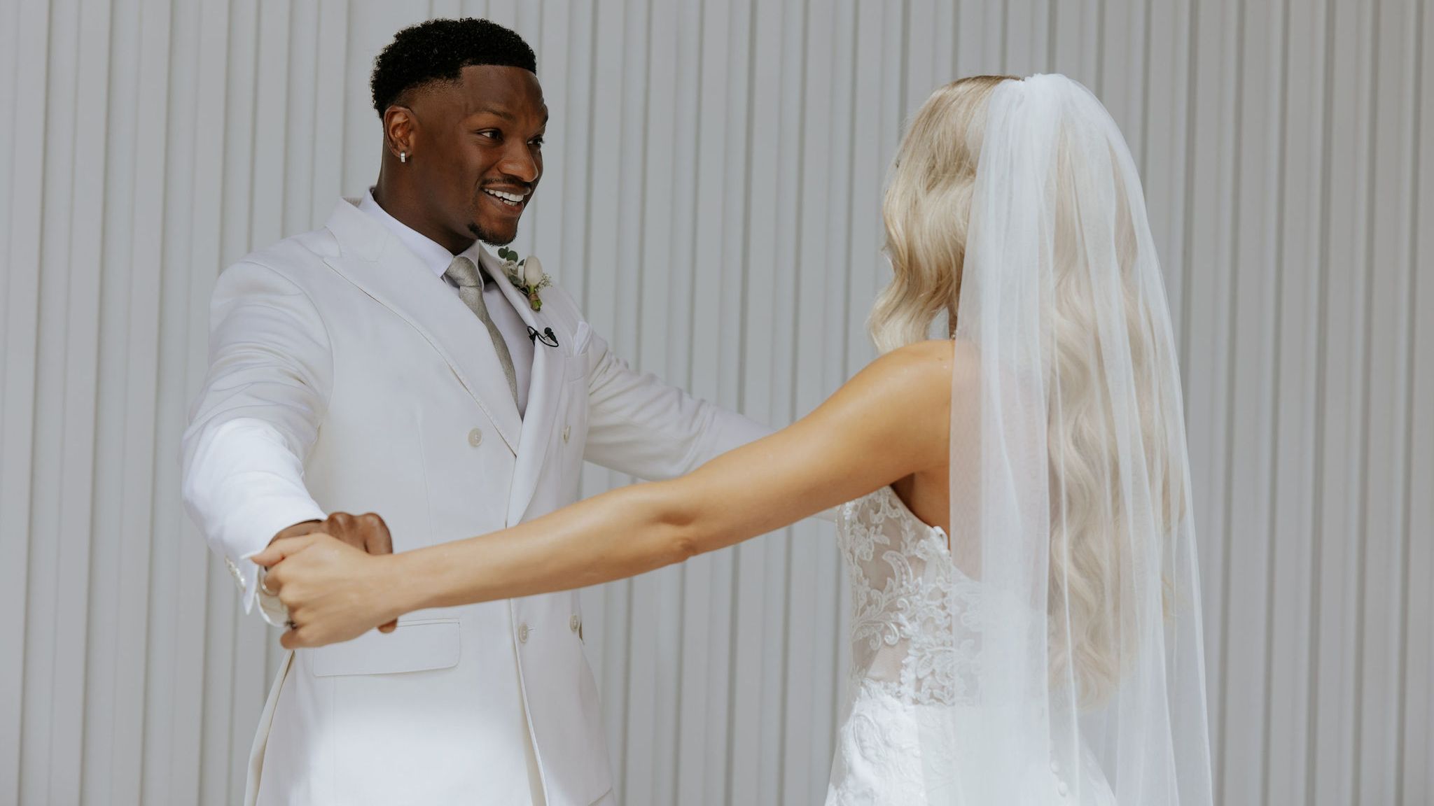 2025-02/Mo+MadisonBarry-AViewWestShoresWedding-WaterlooNebraskaPhotographer-46.jpg
