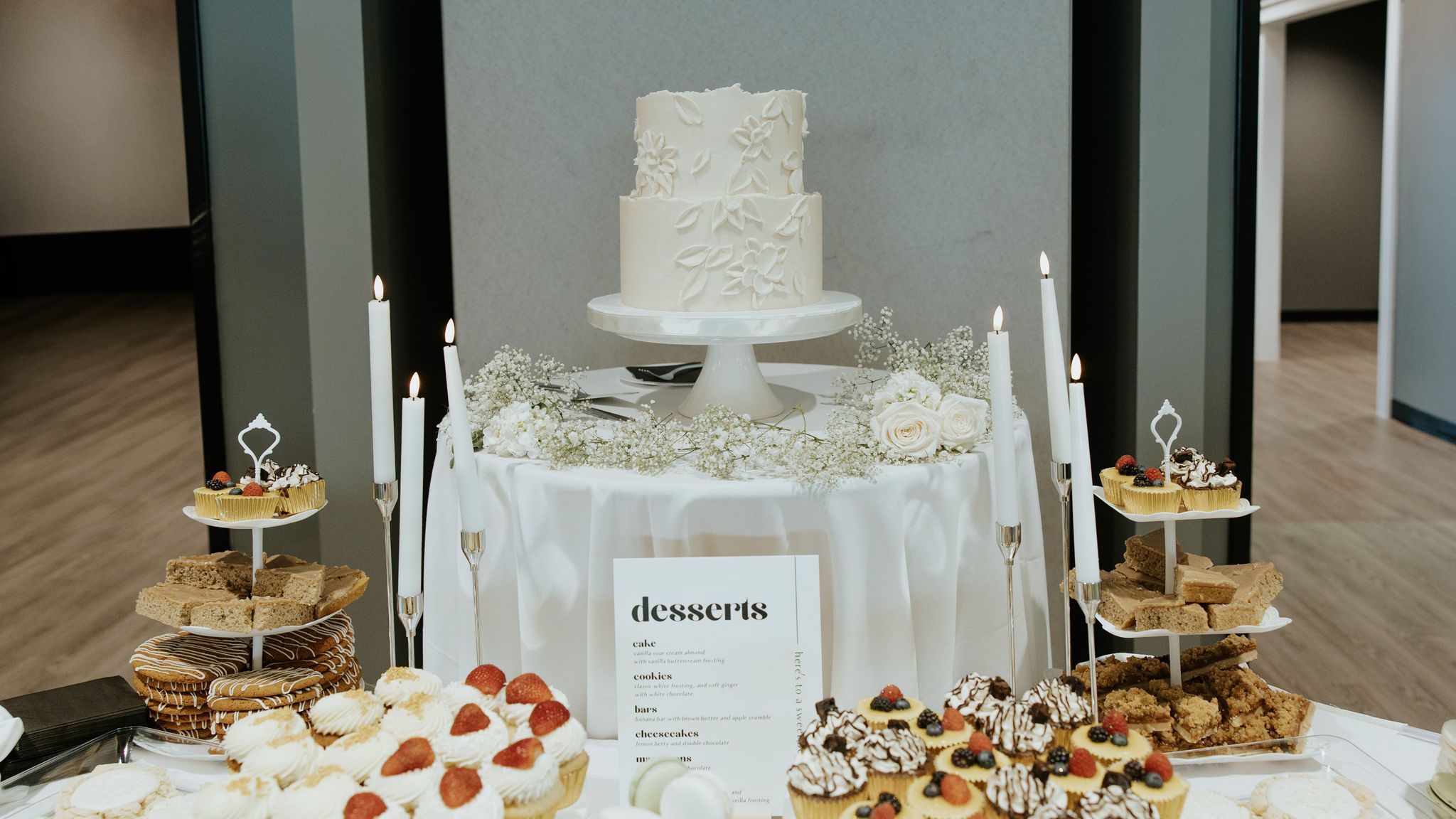 2025-02/Mo+MadisonBarry-AViewWestShoresWedding-WaterlooNebraskaPhotographer-279.jpg