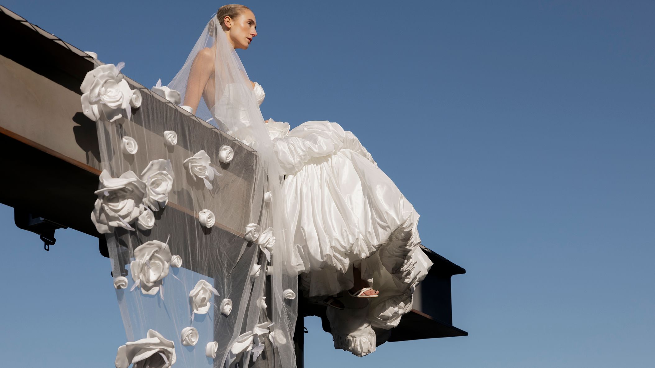 2026-04/ese-azenabor-runway-bridal-fashion-week-2026-structured-gown.jpg