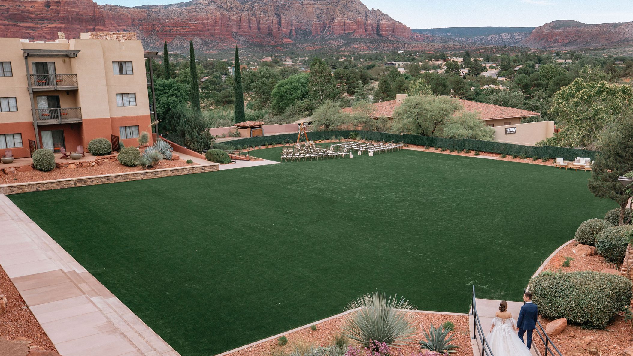 SDXSE Wedding Sanctuary at Bell Rock in Arizona wide view outdoor ceremony desert mountains