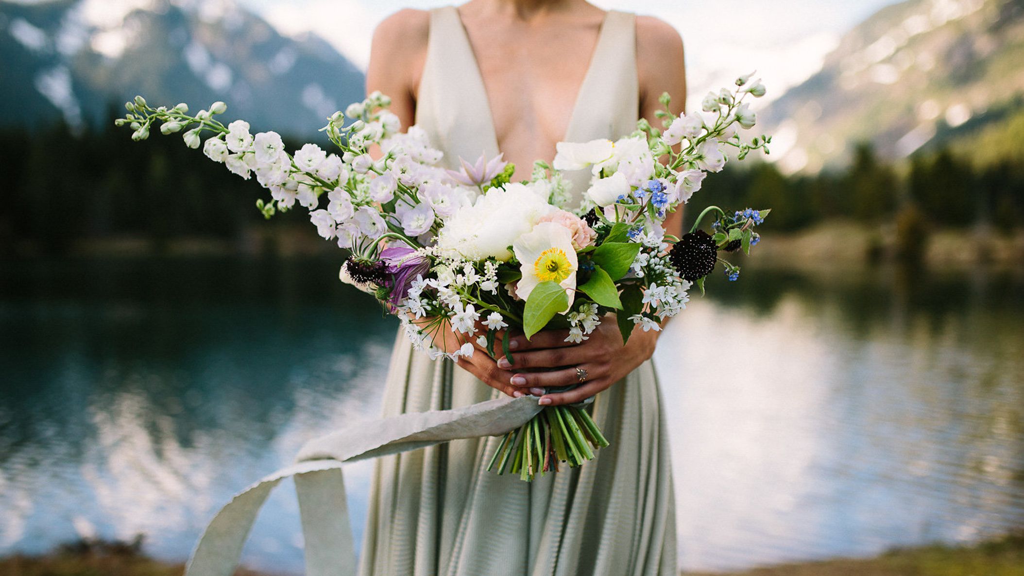 Seattle_Bride/online/styledshoots/goldcreekpond/20170520-goldcreekpondshoot(23of127).jpg