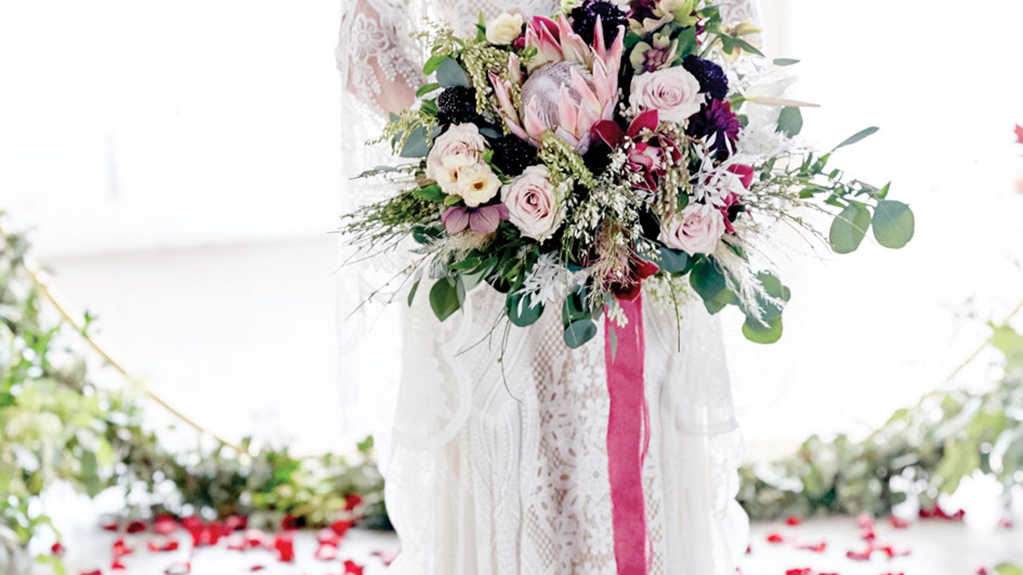 Minnesota_Bride/2-MNBR10104_FW19_Flowers_TC_10596.jpg