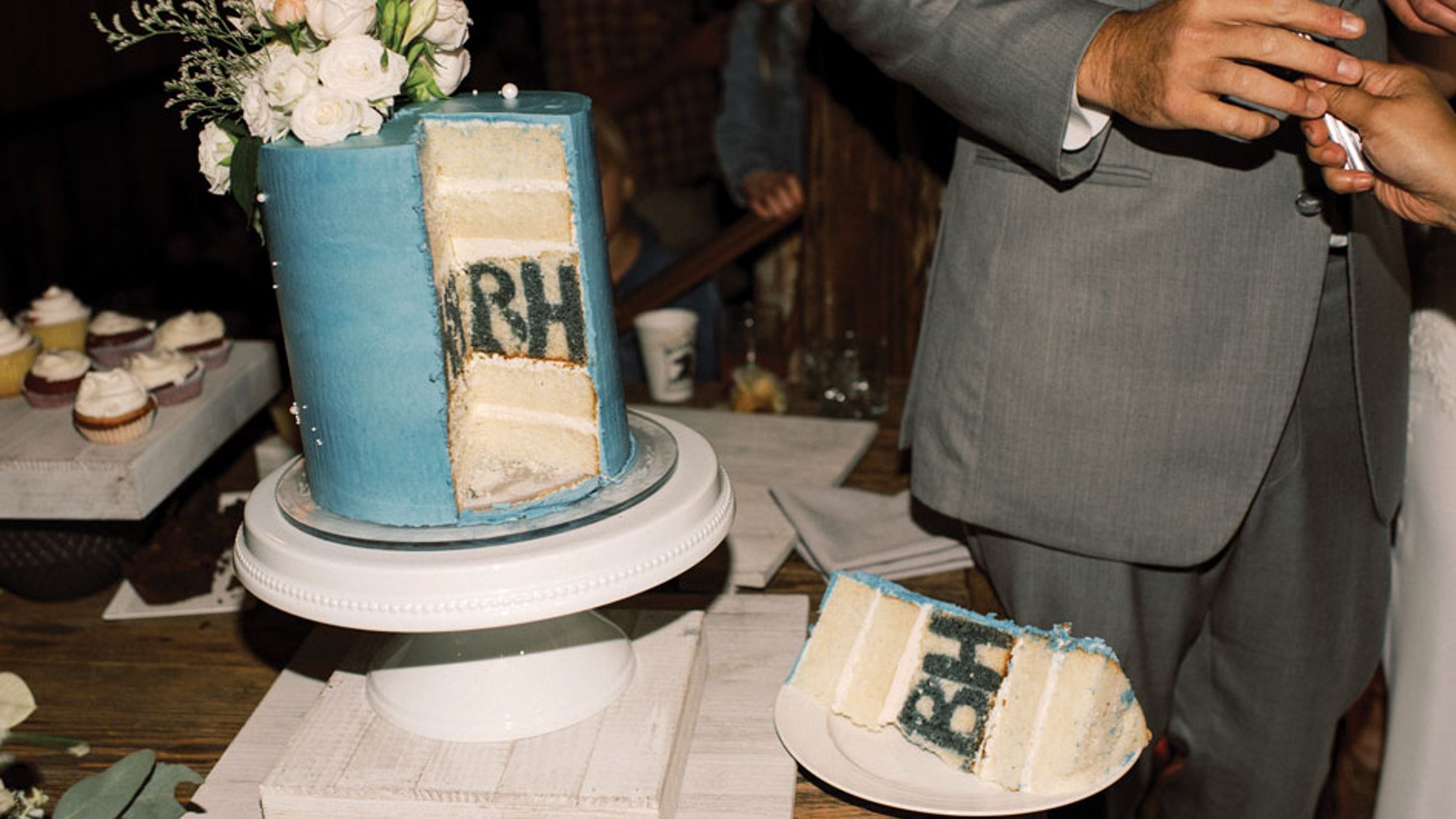 CWD/Loveridge-Photography-Initial-Cake-3.jpg
