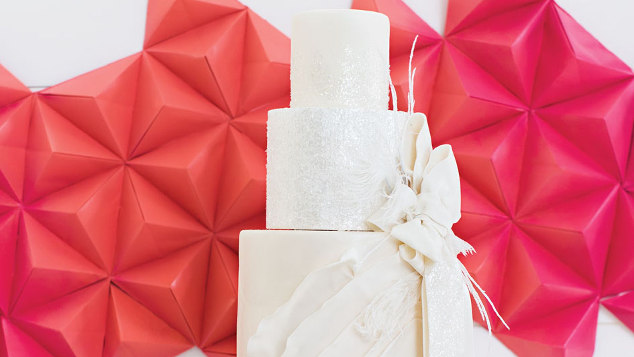 Minnesota_Bride/MNBR10708_SS20_Cakes_RN_083_c.jpg