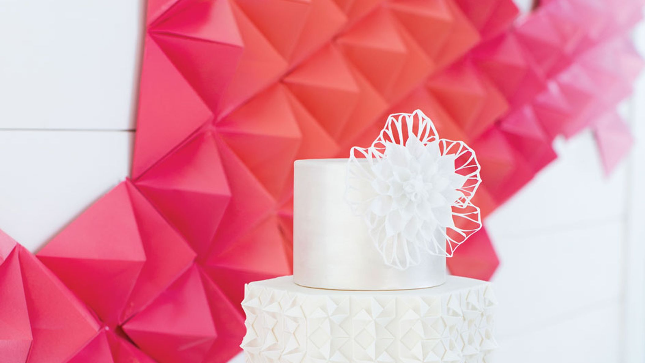 Minnesota_Bride/MNBR10708_SS20_Cakes_RN_14_c.jpg