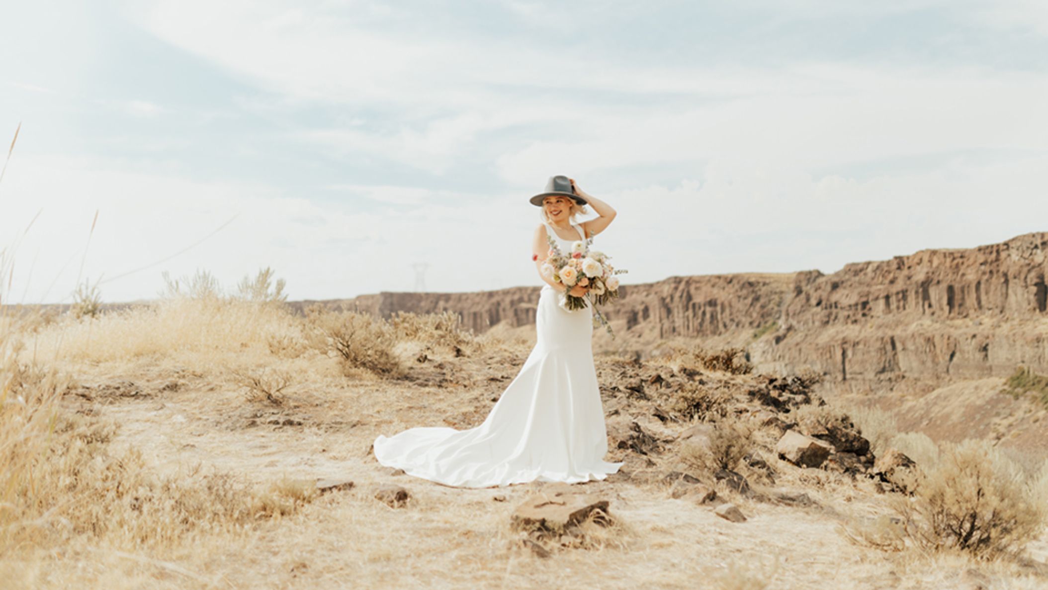 Seattle_Bride/seattleelopement_seattlweddingphotographer_easternwashington_tawny&hobie_rachelsyrisko-114.jpg