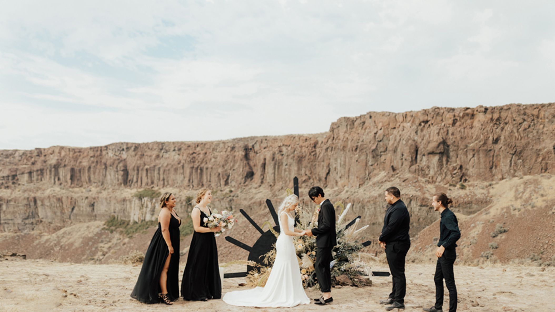 Seattle_Bride/seattleelopement_seattlweddingphotographer_easternwashington_tawny&hobie_rachelsyrisko-156_0.jpg