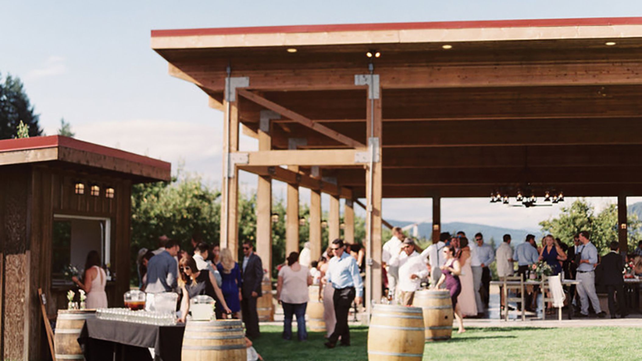 Oregon_Bride/SS20/gorgeoussetting4.jpg