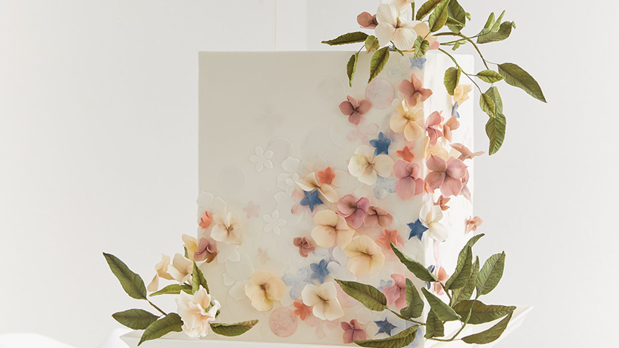 Seattle_Bride/SS2020/FashionCakes3.jpg