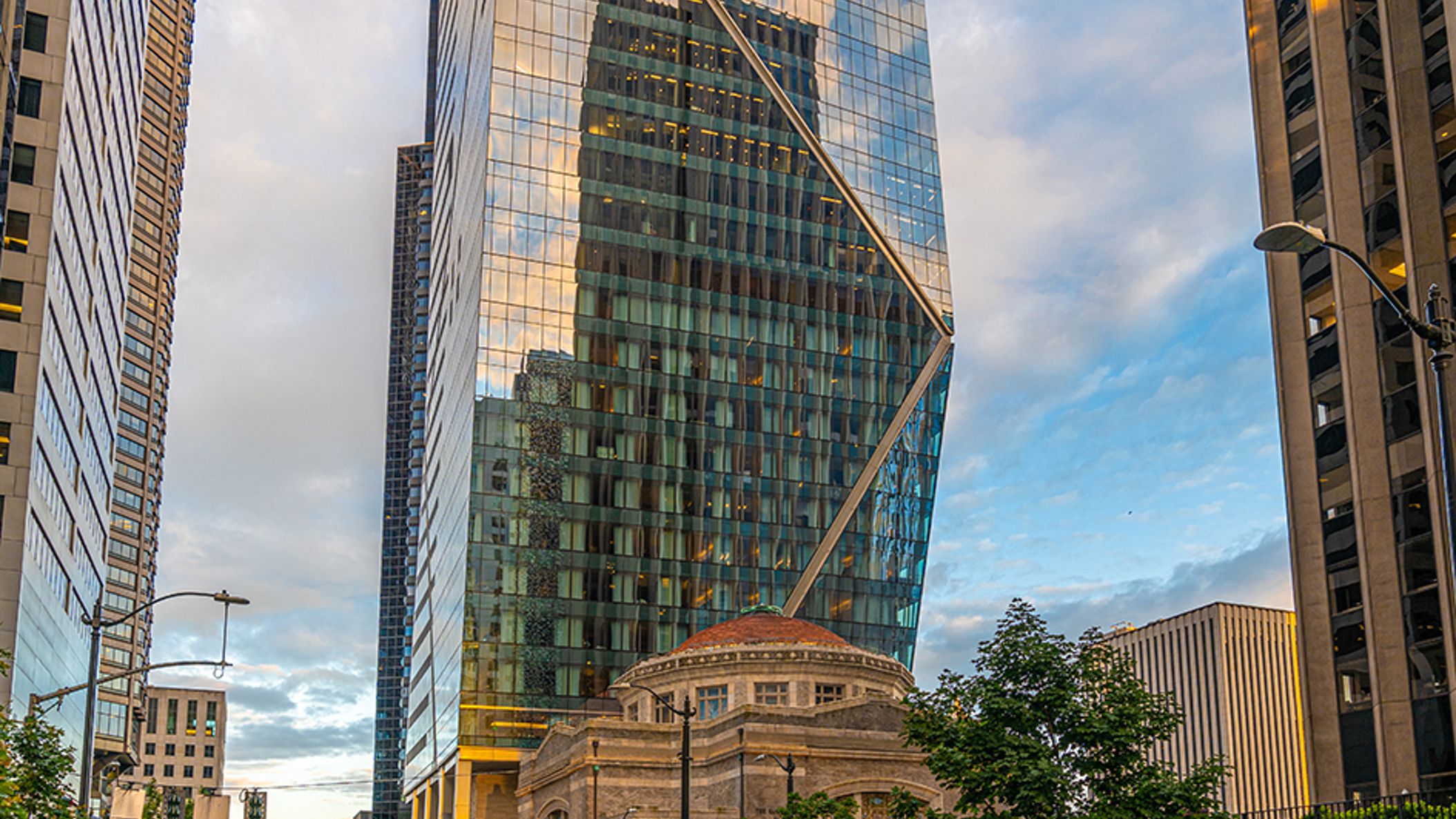 collageformatter/Venues/Lotte_Hotel_Exterior_03.jpg