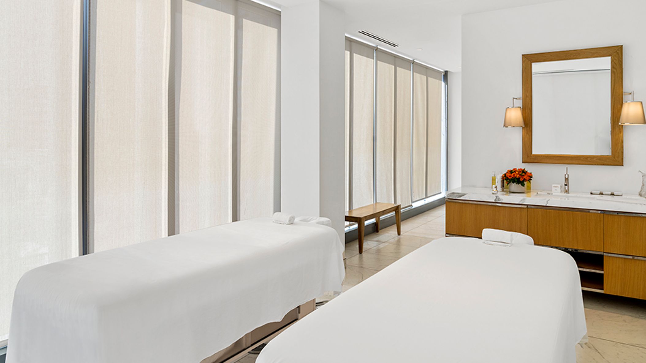 collageformatter/Venues/Lotte_Seattle_Hotel_Spa Couple Treatment Room_01.jpg
