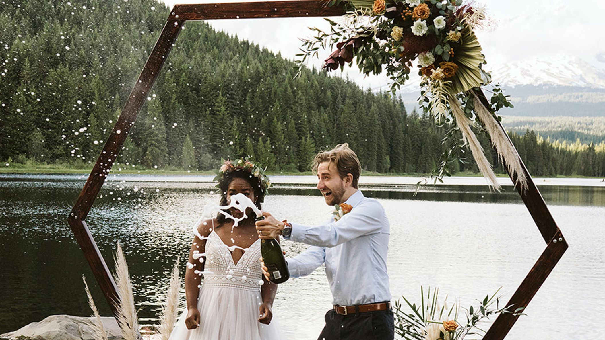 Oregon_Bride/WebStories/TrilliumLakeElopement/TrilliumLake13.jpg