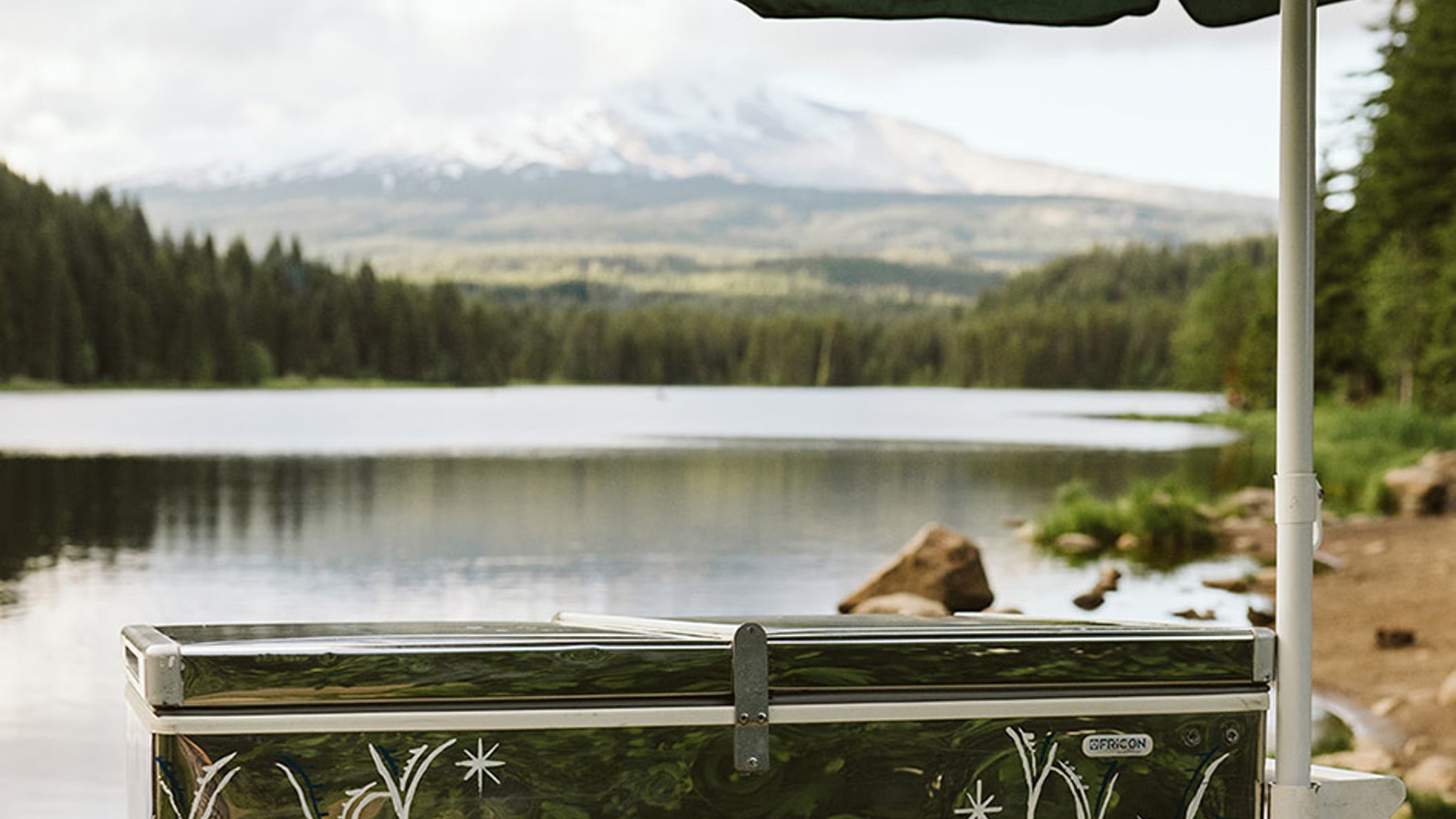 Oregon_Bride/WebStories/TrilliumLakeElopement/TrilliumLake15.jpg