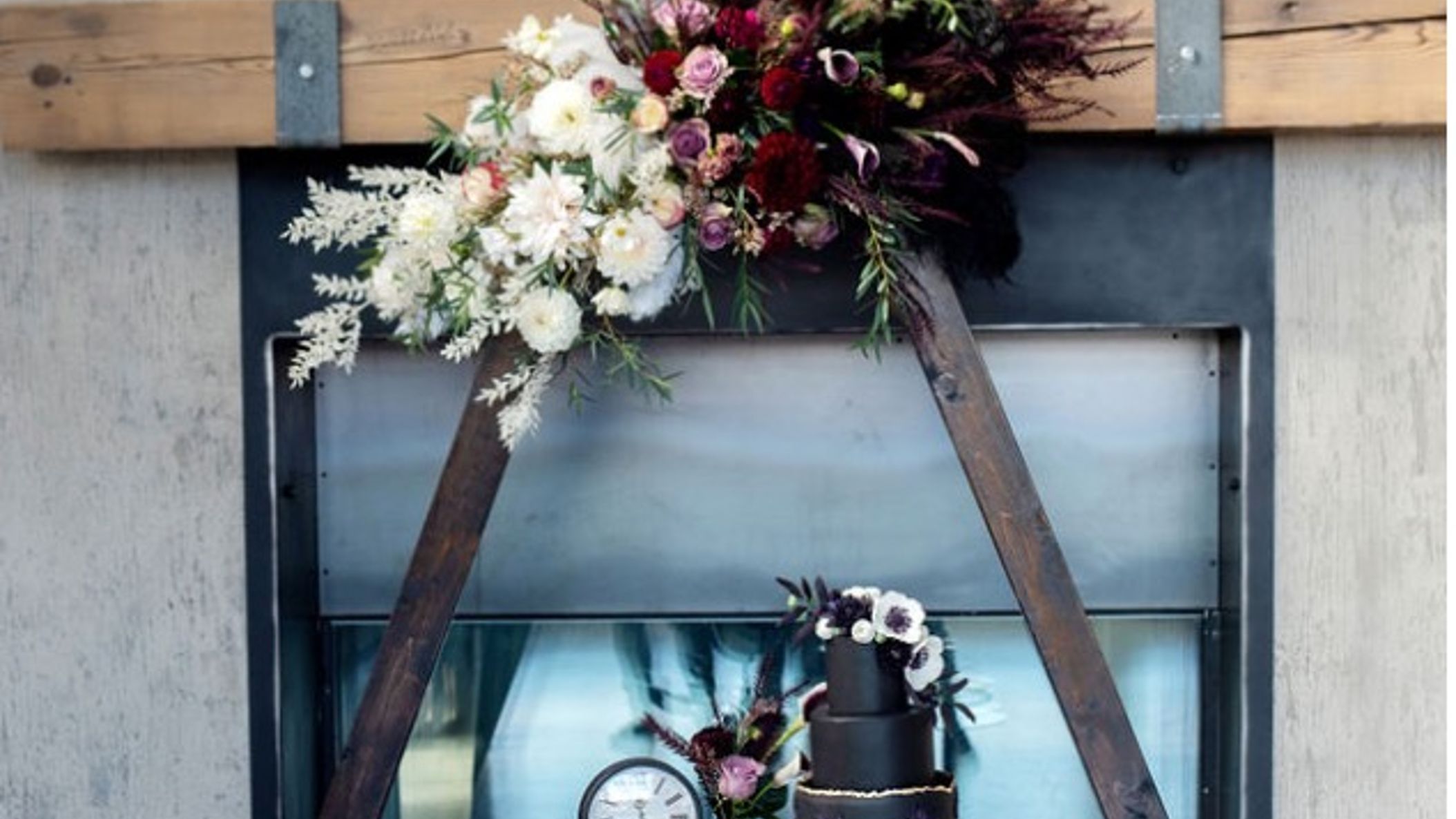Oregon_Bride/StyledShoots/NewYearsEve/Screen Shot 2020-12-29 at 11.58.18 AM.jpeg