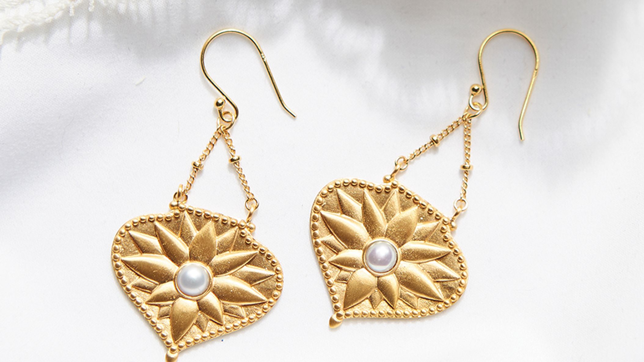 CWD/2021/RW_Garen_Daniella/StatementEarrings/Bridal_earring.jpg